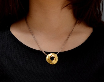 Circle Pendant Necklace, Circle Necklace, Ring Pendant, Ring Necklace, Hoop Necklace, Round Gold Pendant, Circle Pendant, Gold Hoop Necklace