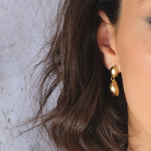 Gold Shell Earrings, Nature Inspired Jewelry, Gold Dangle Earrings, Gold Statement Earrings, Minimalist Gold Earrings, Unique Dangle Earring