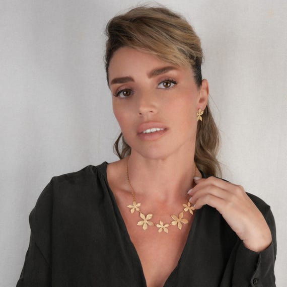 Botanical Gold Jewelry Set Necklace and Stud Earring, Minimal Flower Jewelry Set, Silhouette Flower Necklace and Studs, Flower Power Jewel