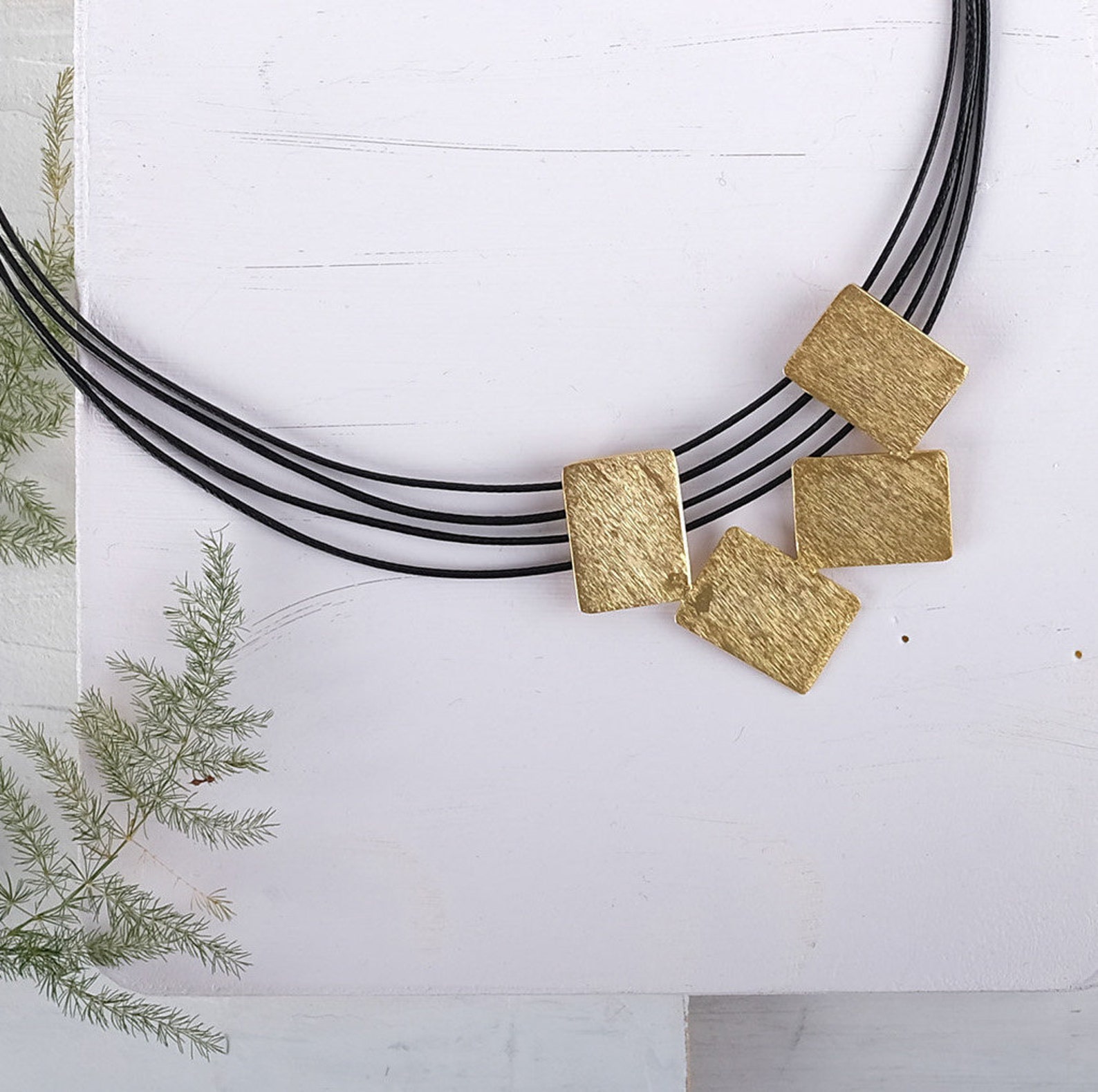 Short Opaque Necklace - Gold/black