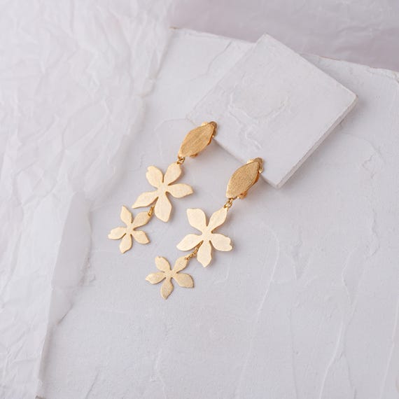 Clip On Chandelier Earrings, Gold Statement Clip Earrings, Gold Flower Clip Ons, Dangling Gold Clips Earrings, Gold Drop Ear Clip Earrings