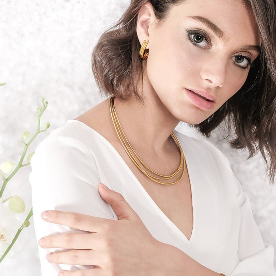 Short Wire Necklace, Short Gold Necklace, Gold Bib Necklace, Wire Bib Necklace, Minimal Short Necklace, Modern Bib Necklace, Gold Necklace