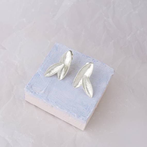 Silver Stud Leaf Earrings, Unique Botanical Stud Earrings, Silver Leaves Post Earrings, Modern and Chic Silver Studs, Clip-Ons Leaf Earring
