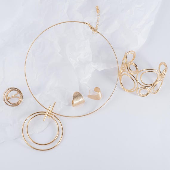 Minimalist Gold Jewelry Set for Women, Entire Gold Jewelry Collection, Geometric Circles Jewelry in Gold, Sophisticated Golden Jewelry Set