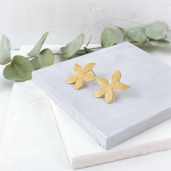 Modern flower stud earring, also available in Silver plate