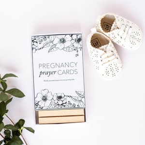 Pregnancy Prayer Cards: Weekly Faith Prompts (Gender Neutral, Printed Set) Black and White