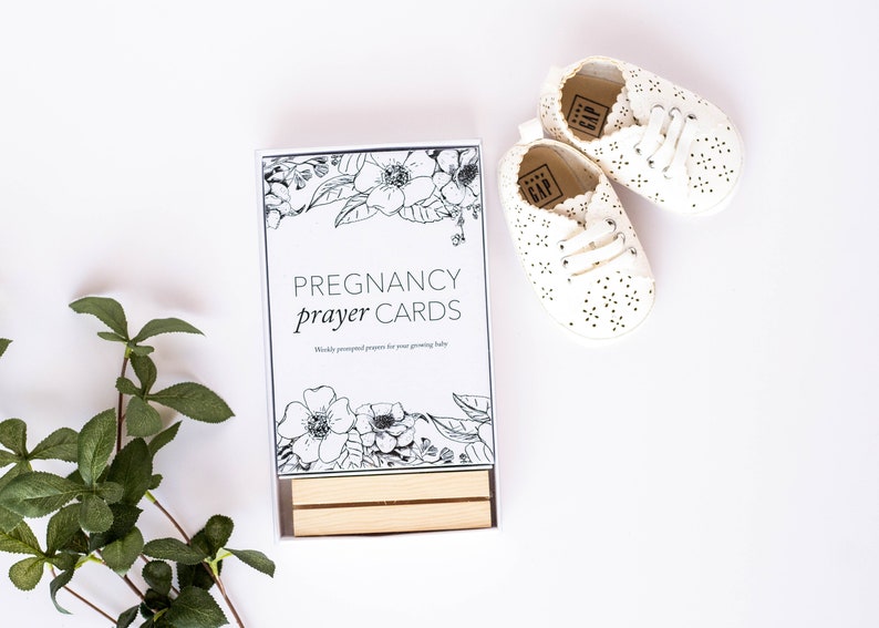 Pregnancy Prayer Cards: Weekly Faith Prompts (Gender Neutral, Printed Set) Black and White