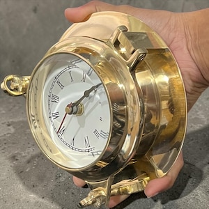 真鍮製船の舷窓型時計 | 6インチ マリンテイストの装飾、ローマ数字文字盤