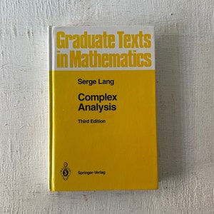 Może przedstawiać: Żółta książka zatytułowana "Graduate Texts in Mathematics" autorstwa Serge'a Langa, z tytułem "Complex Analysis, Third Edition" i wydawnictwem "Springer-Verlag" wydrukowanym na okładce.