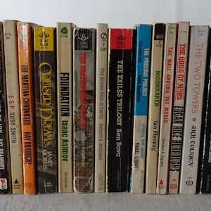 Vintage Science Fiction Paperback Collection: 17 Rare Sci-Fi Books