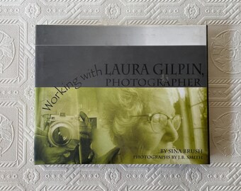 Ouvrage d'art du photographe signé Laura Gilpin : Sina Brush, 2018, 1ère édition