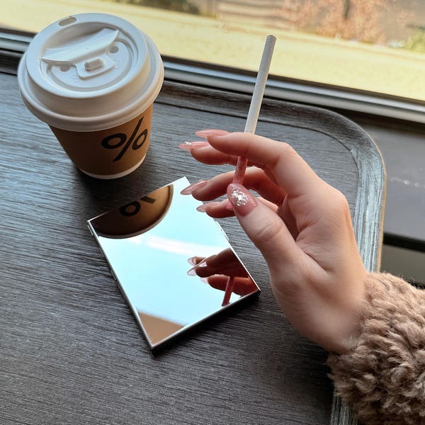 Full Mirror Metal Cigarette Case for Women - Elegant Vintage Style Compact, Perfect On-the-Go Mirror and Cigarette Holder, Unique Gift Idea