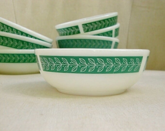 Vintage Pyrex Tableware Bowls, Laurel Leaf, Autumn Band, Corning, Set