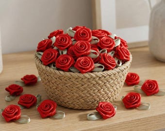 100 piezas de apliques de rosas de cinta de satén roja / adornos florales de tela para manualidades