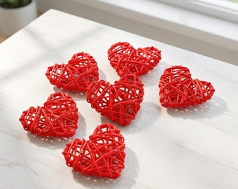 ラタンハートデコレーション紙吹雪 20個入り | 赤いラブハートデコレーション | バレンタインデコレーション | ロマンチックなテーブルデコレーション