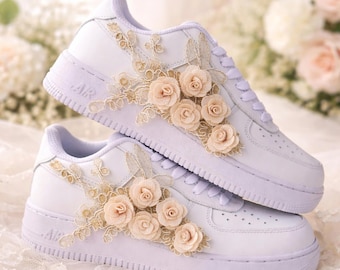 Elfenbein Spitze Braut Sneakers, Blumen Hochzeit Low Top Schuhe, personalisierte Braut Sneakers, L_16