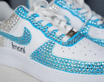 Zapatillas Nike Air Force 1 personalizadas con detalles de pedrería azul, nombre personalizado, G_55