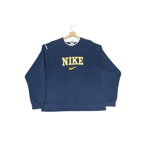 Sudadera Nike retro vintage de los años 90 con logo central bordado en azul marino y amarillo (talla S) imagen 1