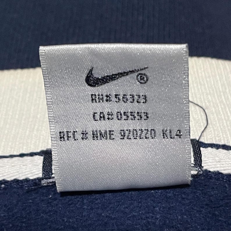 Sudadera Nike retro vintage de los años 90 con logo central bordado en azul marino y amarillo (talla S) imagen 18