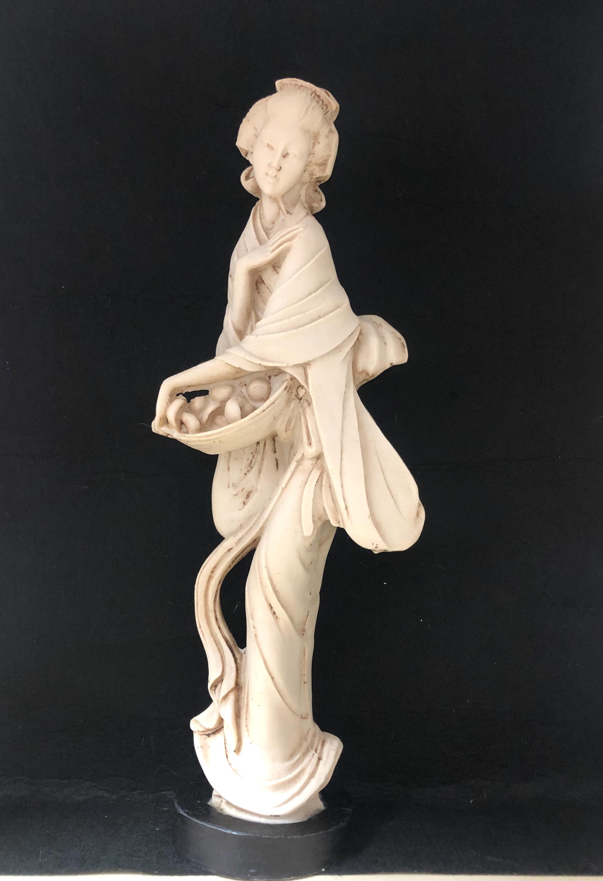 A santini sculpture - Etsy 日本