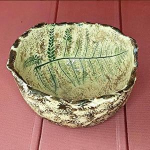 FERN, "handgefertigte" Keramikschale.