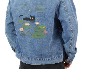 Veste en jean chat noir sur nénuphars | Illustration de l'étang, studio ghibli