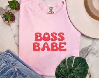 Boss Babe T-Shirt Damen | Statement Shirt Rosa | Feministisches Shirt | Geschenk für Freundin | Trendy Girl Power Tee | Cooles T-Shirt