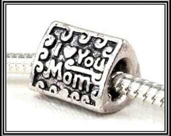 Group SaLE ~ I LoVE YoU MoM ~ HEaRT ~ MOTHeR'S DaY ~ ANTiQUE Silver Plated ~ Triangle Shape Charm Bead ~ European Bracelets - MS-1091