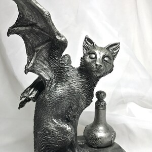 Fairy Cat: Witch's Familiar Statue