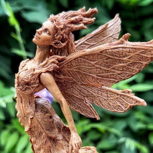 Titania, standbeeld koningin van de feeën, harssculptuur op halve schaal | Mythisch elfenkoninginbeeldje | Sprookjesfiguur, decor fantasiekunst