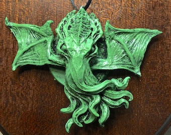 H.P. Lovecraft’s Cthulhu Head Ornament, Hand Painted Sculpture | Cthulhu Mythos Monster Figurine | Lovecraftian Horror Decor and Gamer Gift