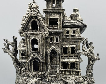 Ancien Manoir Intérieur Monochrome, Maison Hantée D'avant-guerre, Délabrée, Sale, Cassée