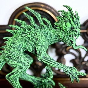Chupacabra Statue, Hand Painted Resin Sculpture |Cryptozoology Creature Figurine |Urban Legend Chupacabra Monster Figurine, Horror Art Decor