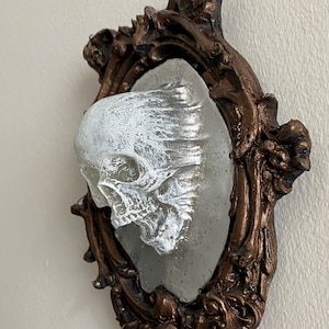 Spectral Skull Wall Plaque, White Version, Resin | Victorian Gothic Haunted Wall Art |Ghost Skull in Mirror for Halloween, Spooky Home Decor