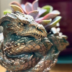 Coiled Dragon Pflanzgefäß, Bronze-Finish |  Einzigartige Fabelwesen Home Decor | Resin Skulptur Schlange Vase, Fantasy Kunst und Gothic Wohnkultur