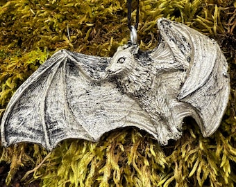 Adorno de murciélago frugívoro volador, escultura de resina pintada a mano, figura de murciélago vampiro gótico, adorno de murciélago natural para Halloween y decoración gótica.