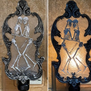 Amor Aeternus, Skeleton Lovers Nightlight, Hand Painted Resin Sculpture| Gothic Night Light |Embracing Skeletons Light for Gothic Home Decor