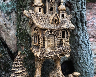 Baba Yaga Hütte mit Sockel und LED-Teelicht Skulptur | Russische Folklore-Figur | Hexenhaus Statue | Fantasy Kunst für Gothic Wohnkultur
