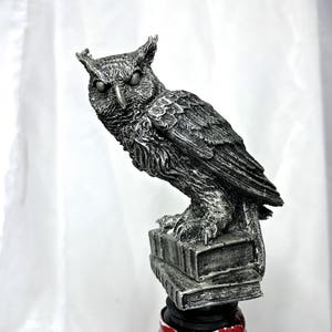 Horned Owl Winestopper image 1