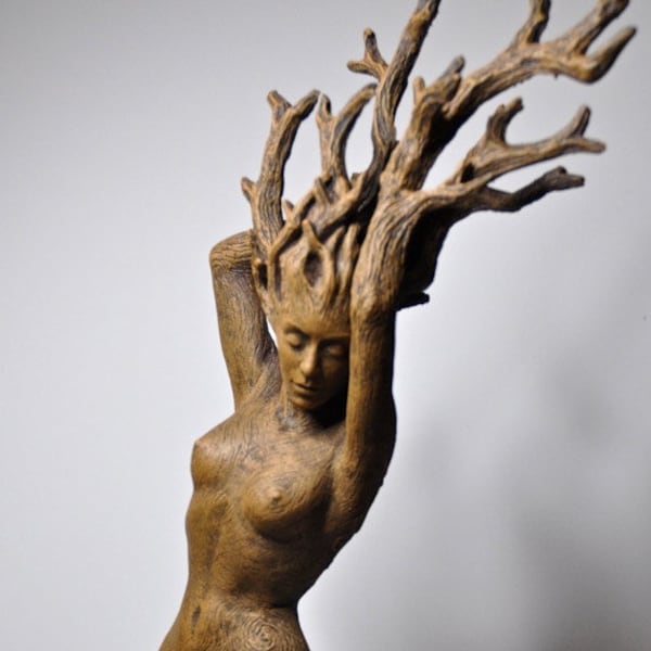 Estátua de Dríade, Escultura em Resina Pintada à Mão | Estatueta de Criatura Mítica da Floresta | Estátua de Deusa da Floresta de 35 cm para Altar, Ideal para Decoração de Arte Fantástica