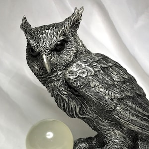 Horned Owl: Witch's Familiar Statue image 1