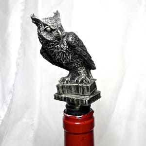 Horned Owl Winestopper image 6