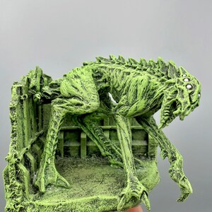 H.P. Lovecraft's Hound of Tindalos Statue image 4