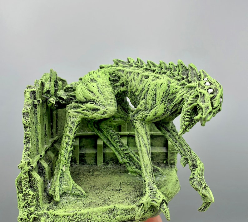H.P. Lovecraft's Hound of Tindalos Statue image 4