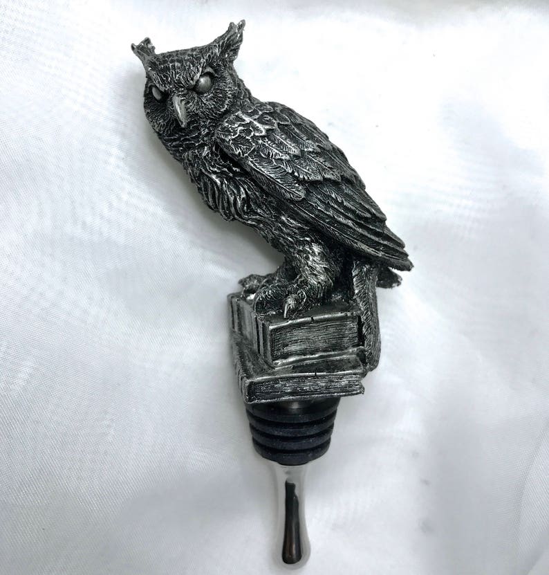 Horned Owl Winestopper image 2