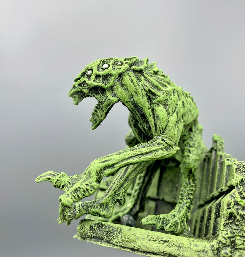 H.P. Lovecraft's Hound of Tindalos Statue image 3