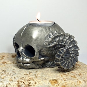 Portavelas de té con forma de calavera fetal de sátiro, escultura de resina esculpida a mano, vela con forma de calavera de demonio gótica espeluznante para regalo de Halloween y decoración gótica del hogar