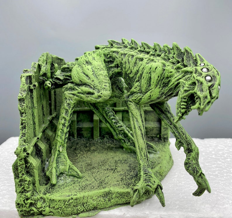 H.P. Lovecraft's Hound of Tindalos Statue image 10