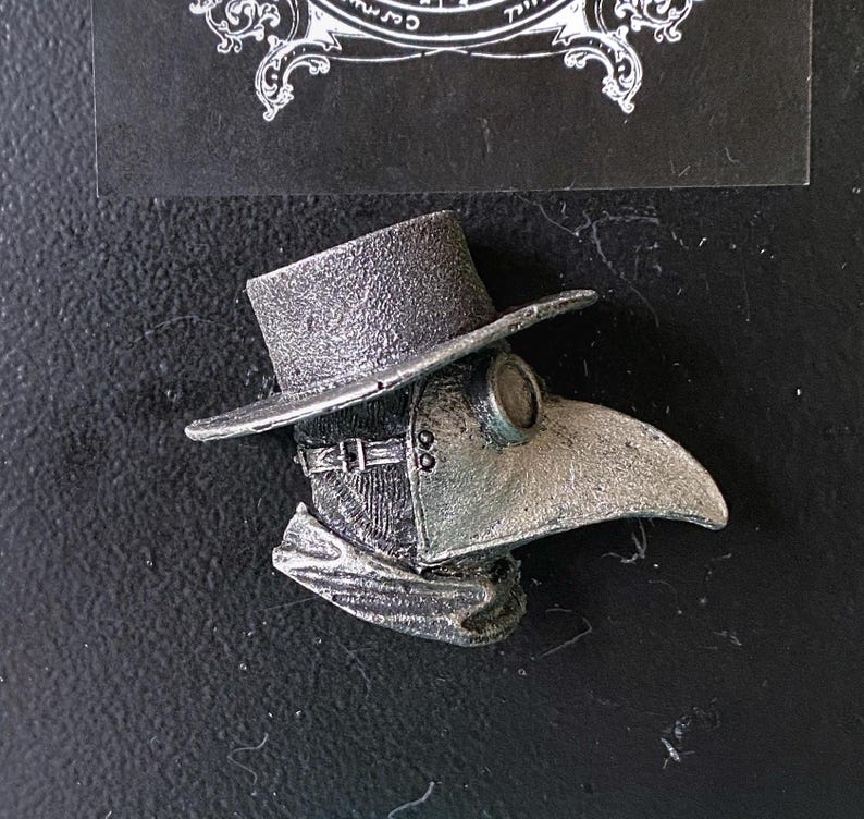 Magnete del Dottore della Peste, scultura in resina dipinta a mano / Arte medievale gotica / Magnete del Dottore della Peste per decorazioni fantasy e gotiche immagine 1