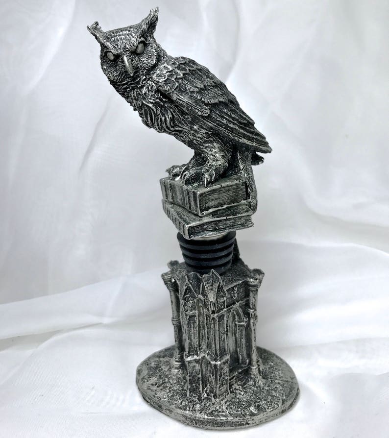 Horned Owl Winestopper image 3